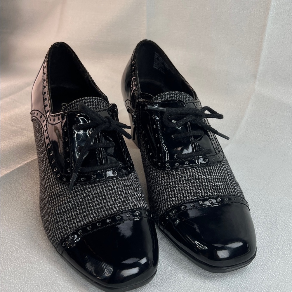 Covington, canvas and patent leather stylish heels - Picture 3 of 9